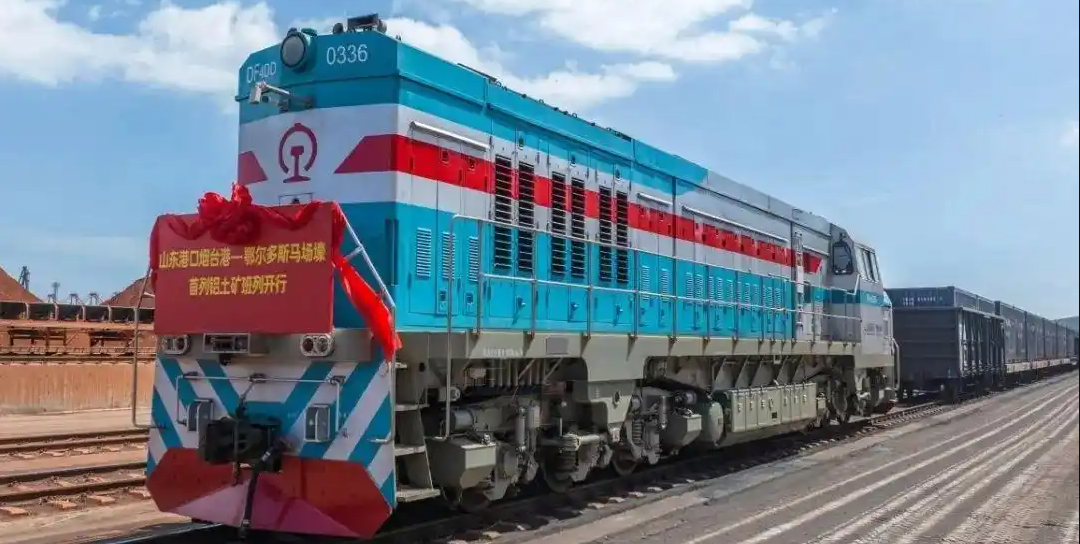 煙臺(tái)港開(kāi)通跨省海鐵聯(lián)運(yùn)新通道，助力黃河流域物流升級(jí)