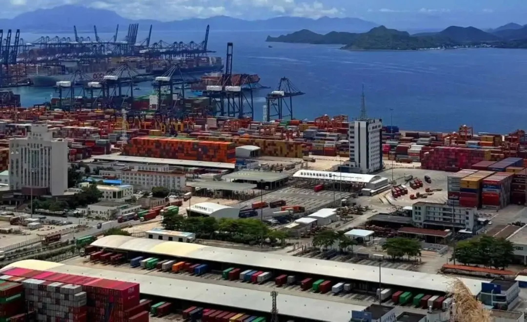 蘋(píng)果17跨洋而來(lái)，集裝箱的“硬核”之旅