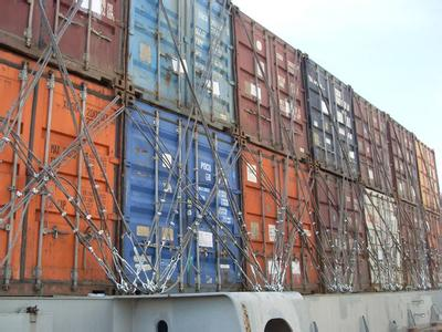 22層樓高的海運集裝箱船風(fēng)浪中屹立不倒是什么原因？